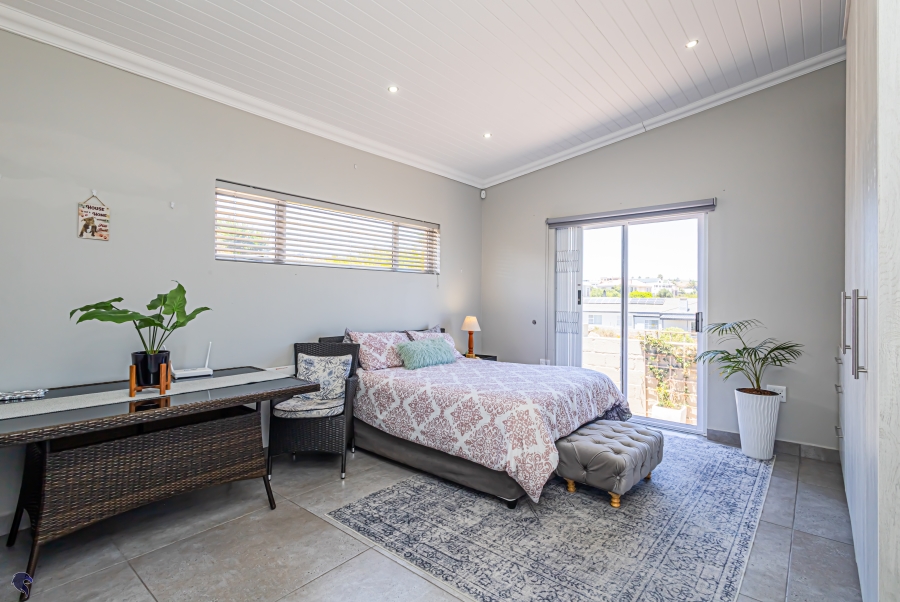 5 Bedroom Property for Sale in Myburgh Park Western Cape